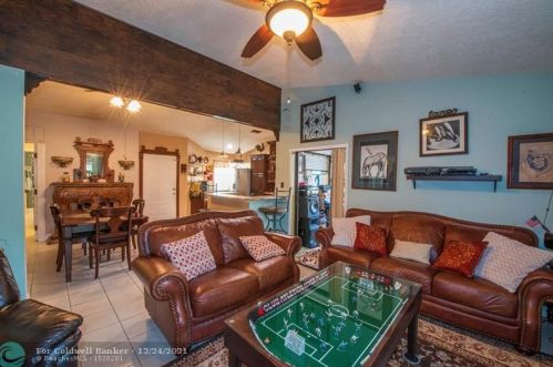 5723 Northpointe Ln, Boynton Beach FL 33437-2005 exterior