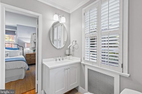 5206 Abingdon Rd, Bethesda MD 20816-1835 exterior