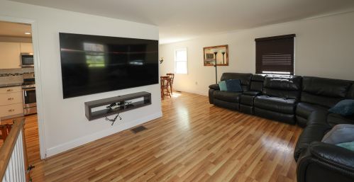 37 Norwich St, Concord, NH 03301-2217