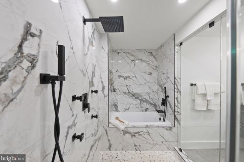 2706 Valley Dr, Alexandria VA  22302-2845 exterior