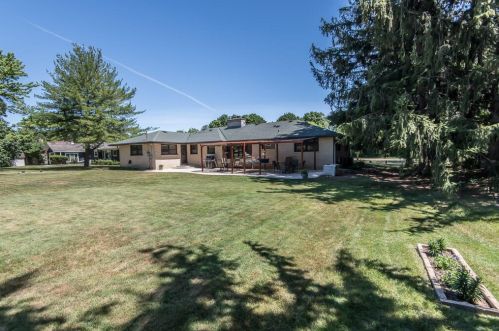 2569 Root Riv Pkwy, Milwaukee WI 53227-1849 exterior