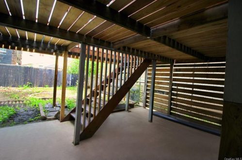 2029 Daly Ave, Bronx NY 10460-2834 exterior