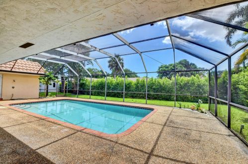 6926 Grande Dr, Boca Raton FL 33433-2735 exterior