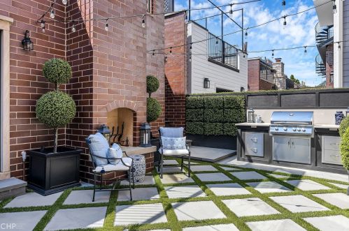 2734 Magnolia Ave, Chicago IL 60660-1909 exterior