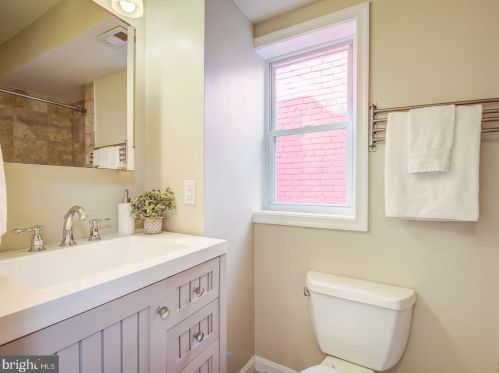 1341 Emerald St, Washington DC 20002-5432 exterior