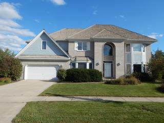 24 Richmond Ln, Aurora, IL 60504-3208