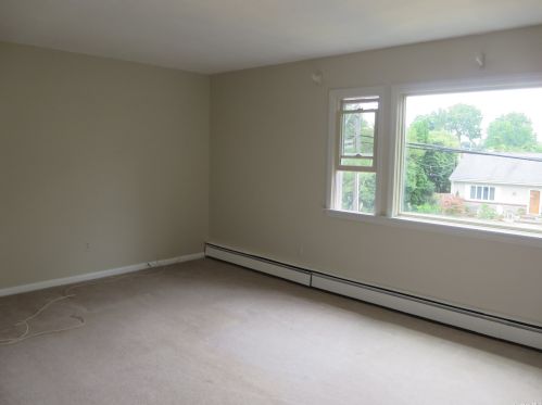 33 Chichester Rd, Huntington Station NY  11746-8403 exterior