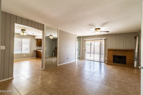 4221 Crocus Dr, Phoenix AZ  85053-5316 exterior