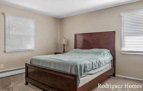 3214 Brookshire Dr, Grand Rapids MI 49508-2445 exterior