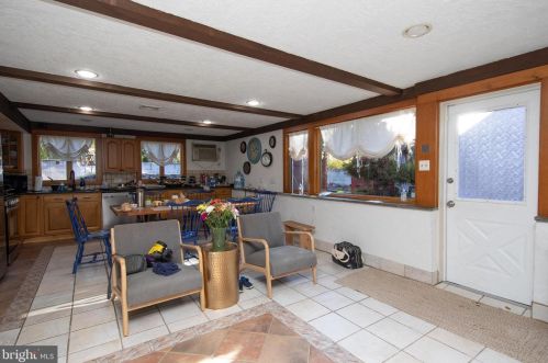 2367 Vly Rd, Huntingdon Valley PA 19006-6007 exterior