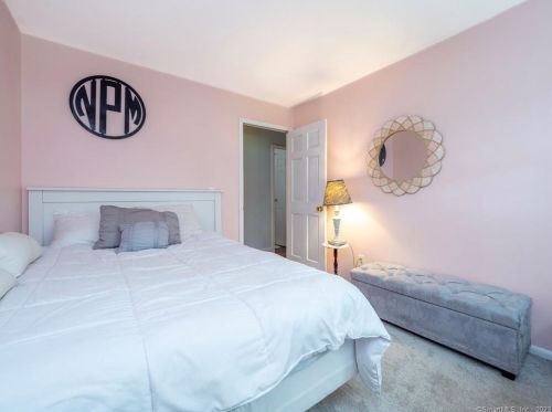 128 Deforest Rd, Wilton CT 06897-1910 exterior