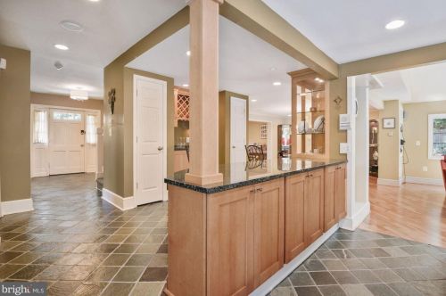 9 Bethayres Ct, Rockville MD 20855-2020 exterior