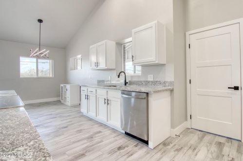 892 Glenn St, Tucson AZ  85705-4120 exterior