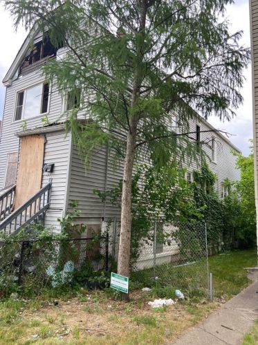 8052 Escanaba Ave, Chicago IL  60617-1414 exterior