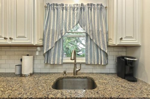 73 Ida Ave, Derby CT 06418-2322 exterior