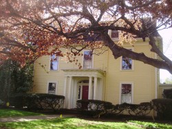 132 Homer St, Newton, MA 02459-1518