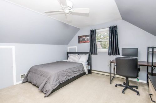 8415 Fox Croft Ln, Milwaukee WI 53217-2226 exterior