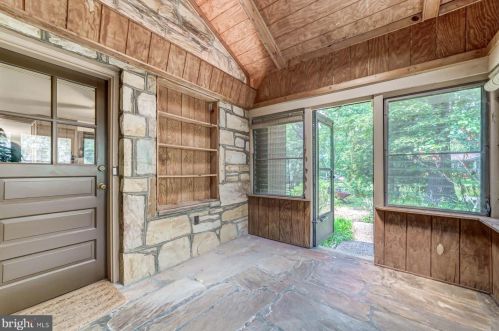 5217 Mitchell St, Alexandria VA 22312-2124 exterior