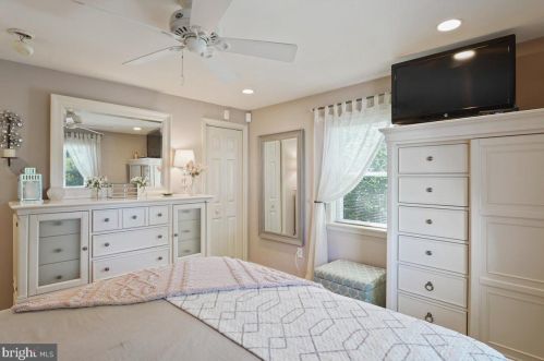 64 Mildred Ln, Chester PA 19014-2007 exterior