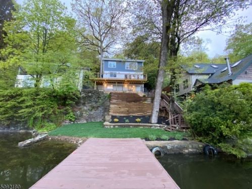 137 Hudson Ave, Hopatcong, NJ 07843-1708