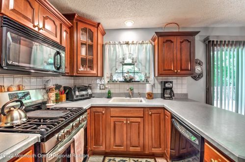 20 Admirals Row, East Freehold NJ 07728-3721 exterior