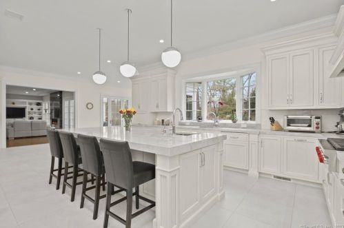 31 Baldwin Farms, Greenwich CT 06831-3307 exterior