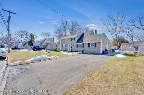 45 Southwood Dr, Old Bridge, NJ 08857-1461