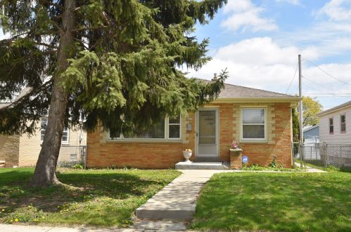 4624 69th St, Milwaukee, WI 53220-3848