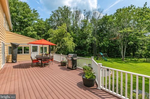 197 Brookstone Dr, Princeton NJ 08540-2403 exterior