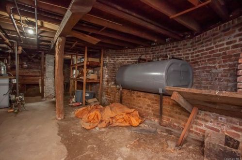 912 Orch St, Peekskill NY 10566-2728 exterior