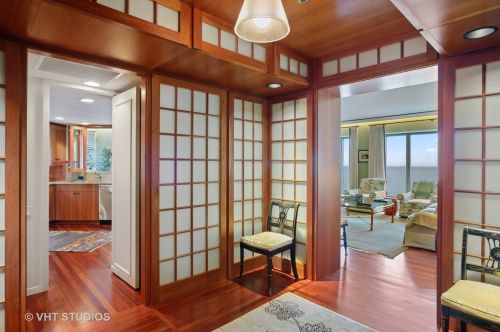 950 Michigan Ave, Chicago IL  60605-2201 exterior