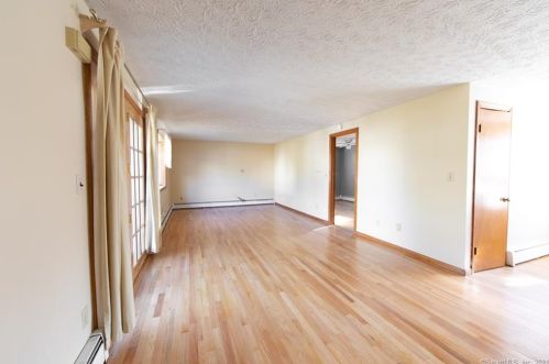 33 Tabor Rd, Enfield CT 06082-2056 exterior