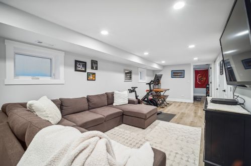 5821 Napoleon Ave, Chicago IL  60631-2624 exterior