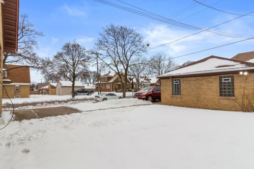 1332 Capitol Dr, Milwaukee WI  53211-1812 exterior