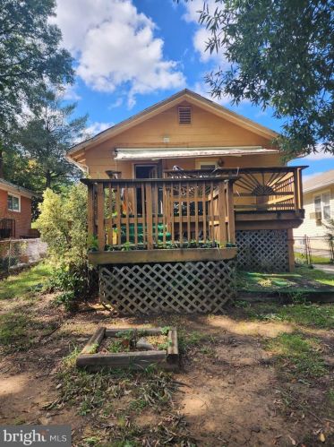 48 53rd Pl, Washington, DC 20019-6532