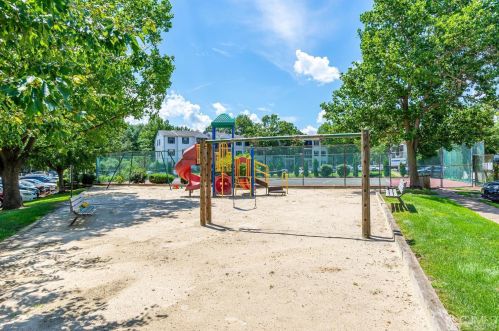 262 Hampshire Ct, Piscataway NJ 08854-6248 exterior