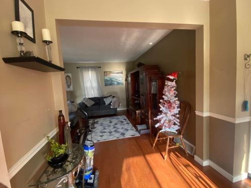 225 Jefferson St, Lowell MI 49331-1120 exterior