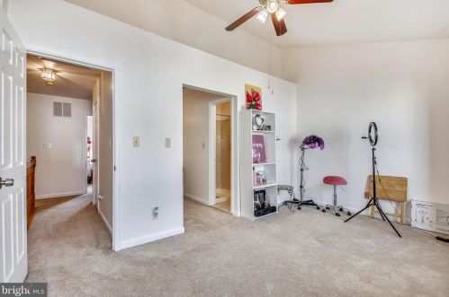 8209 Roxbury Dr, Alexandria VA 22309-3728 exterior