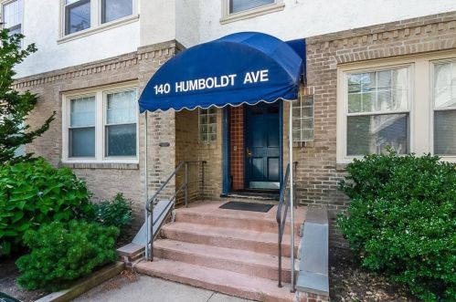 140 Humboldt Ave, Providence, RI 02906-5438