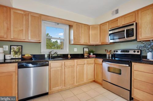 131 Catoctin Cir, Leesburg VA  20175-3808 exterior