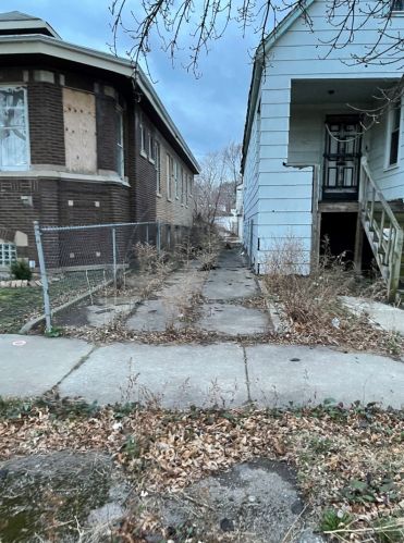 8810 Wallace St, Chicago, IL 60620-2132