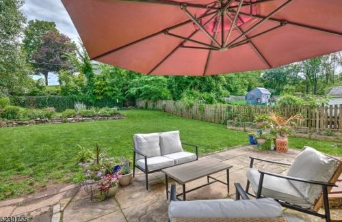 67 Leigh St, Clinton NJ 08809-1348 exterior