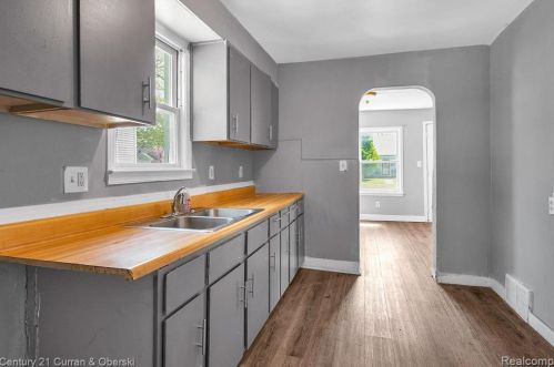 4518 Academy St, Dearborn Heights MI  48125-2210 exterior