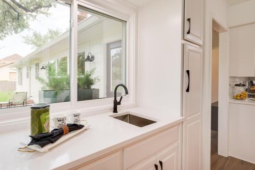 8800 Balcones Clb Dr, Austin TX 78750-3006 exterior