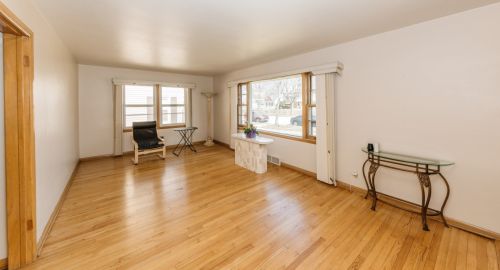 3915 68th St, Milwaukee, WI 53216-2011