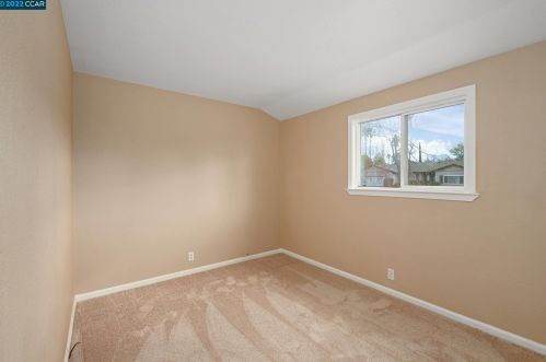 1519 Thornwood Dr, Concord CA 94521-1917 exterior