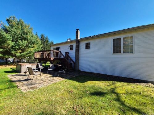 135 Ledge Rd, Middletown NY 10940-7518 exterior