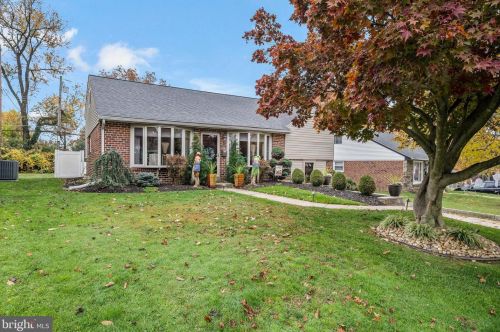 321 Glengary Dr, Pittsburgh, PA 19083-2714