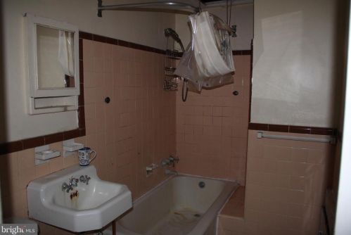 7115 Castor Ave, Philadelphia PA 19134-1502 exterior