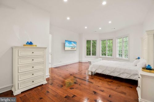 11705 Centurion Way, Rockville MD 20854-6419 exterior